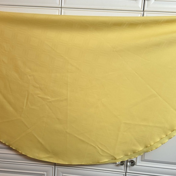 Vintage 70” Round Yellow Tablecloth with a Tone on Tone Pattern Rolled Hem - Picture 2 of 11